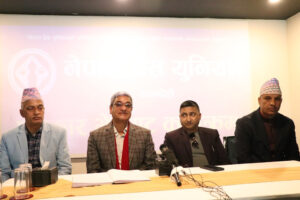 सबै दलको सहकार्यमा संविधान संशोधनको काम अगाडि बढ्छ : गृहमन्त्री लेखक